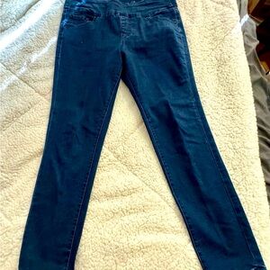 Like new! Only worn once. Women’s High Rise Skinny Jeans